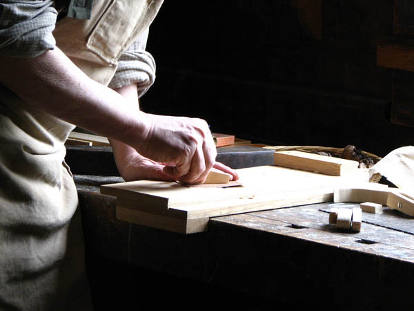 Nuestra <strong>carpintería de madera en  Oliva de la Frontera</strong> es una empresa de <strong>herencia familiar</strong>, por lo que  contamos con gran <strong>experiencia </strong>en la profesión.